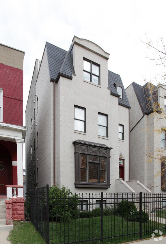 Primary Photo - 4401 S Lake Park Ave