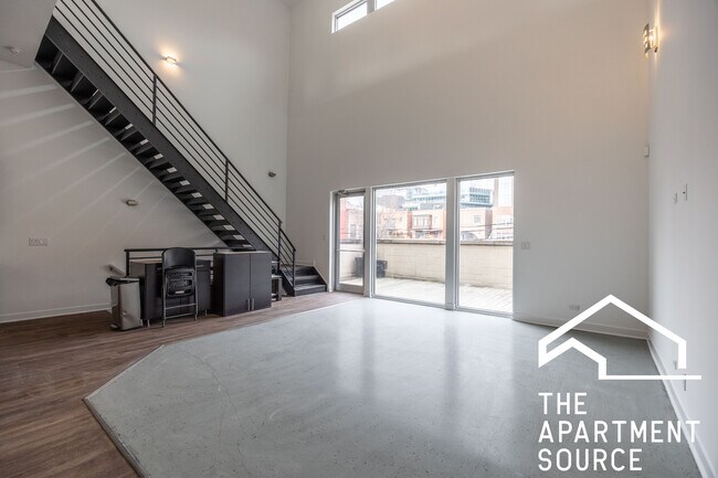 Foto del edificio - 1002 W Lake St