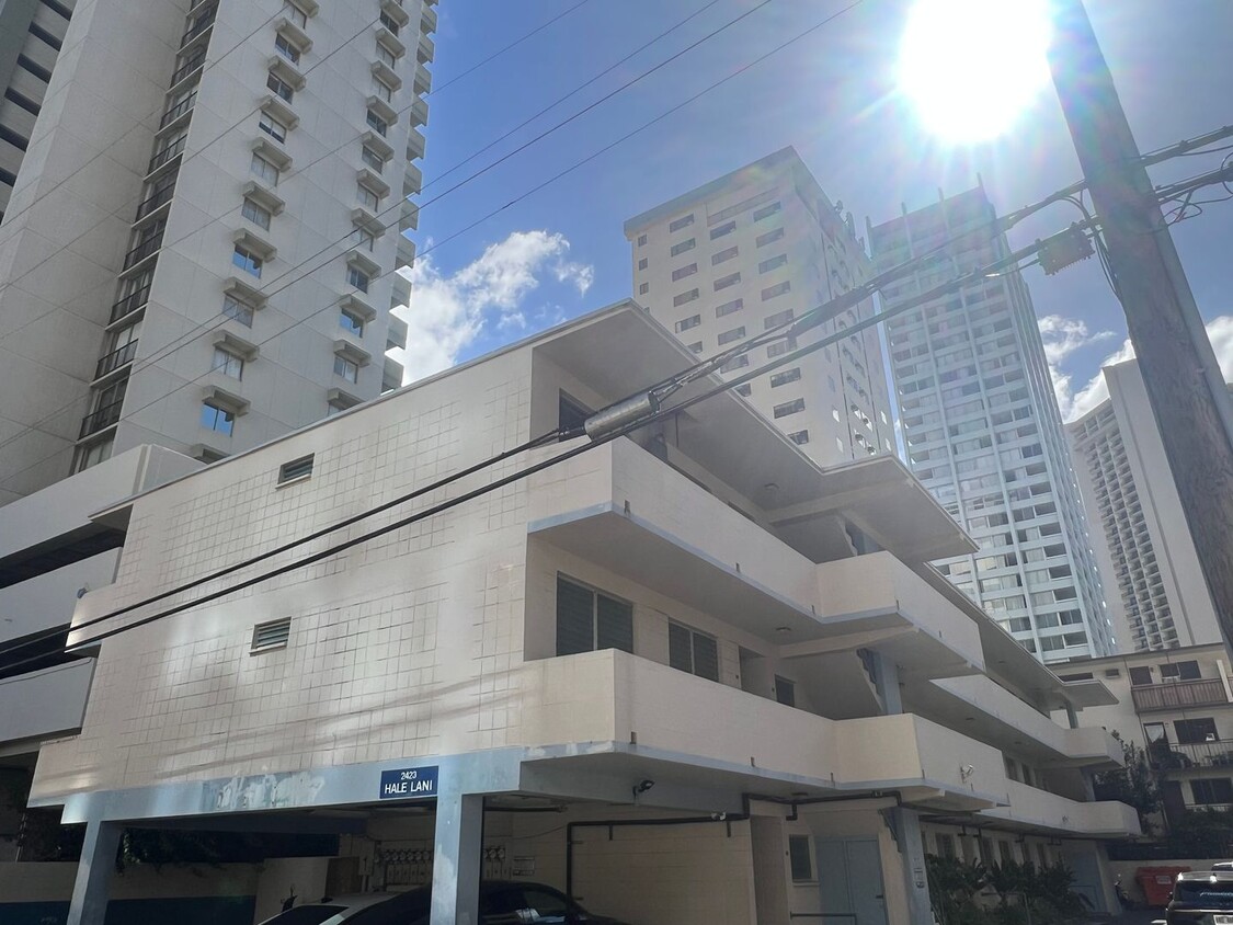 Primary Photo - 2 Bed/1 Bath unit on Cleghorn St in Waikiki