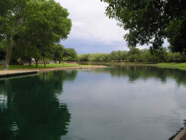 Foto del edificio - Spacious 2bd/2bath + Den home in gorgeous ...