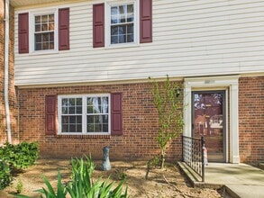 Building Photo - 8811 Hunter Ridge Dr