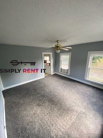 Building Photo - Renovated - 1 Bedroom Duplex