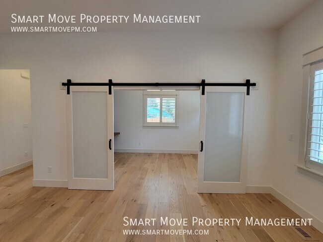Foto del edificio - 2463 N Ashgrove Ln