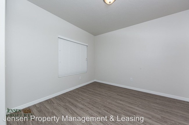 Building Photo - 3276 E Red Cedar Dr