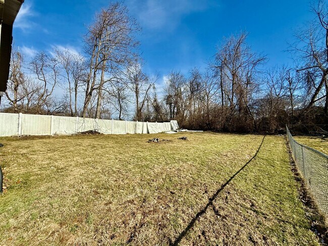 Building Photo - 3 Bedroom Ranch Home Available February, 2026 ($1,800 Monthly)