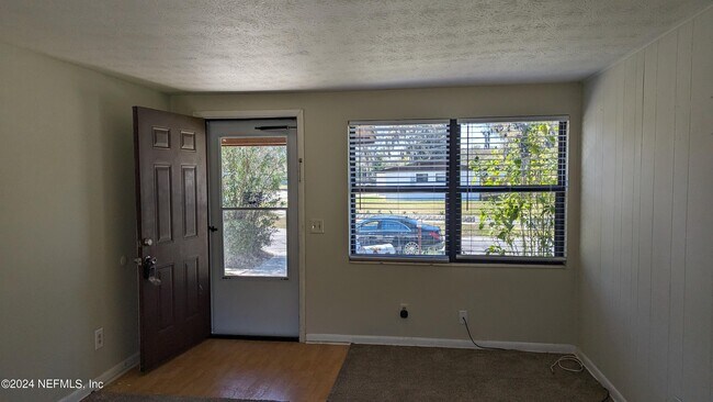 Building Photo - 280 Hollis Dr E