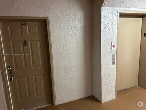 Building Photo - 15221 SW 80th St