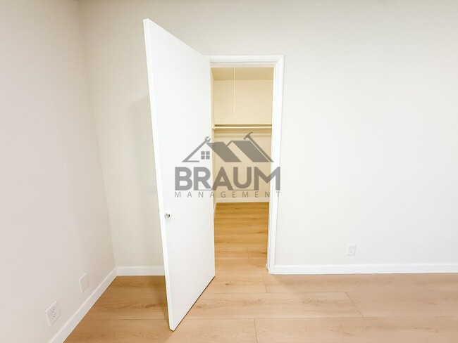 Foto del edificio - 13129 Oxnard St