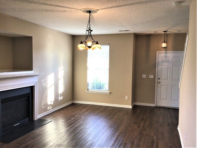 Building Photo - 6140 Glen Way Drive