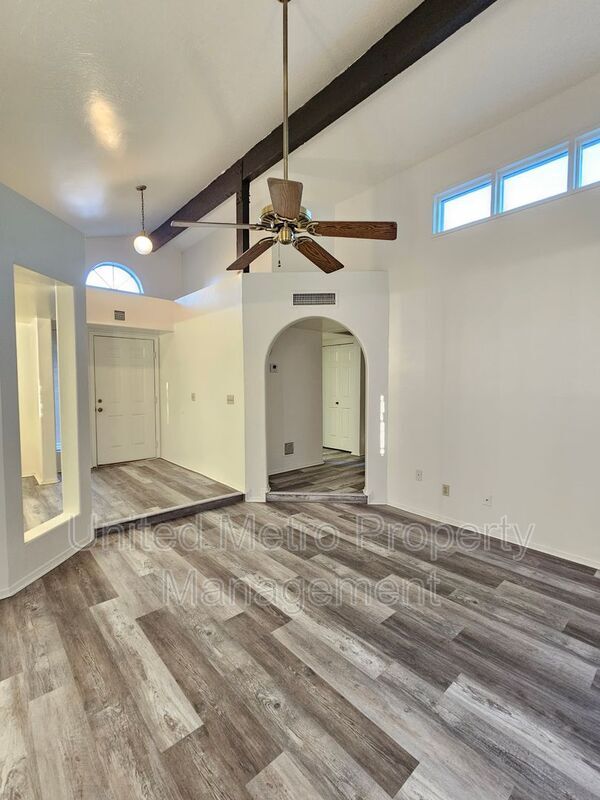 Foto del edificio - 18002 N 12th St