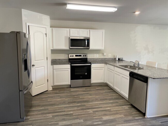 Foto del edificio - Beautiful 4 bed 3 bath home!