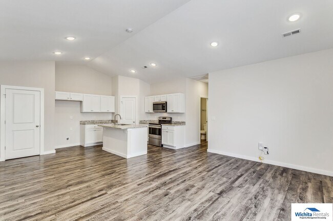 Foto del edificio - **Coming soon in May** Newer 3 bedroom 2 bath Duplex in Goddard