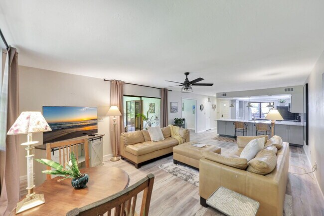 Foto del edificio - Furnished 3BR/2BA Condo in Pinebrook Lakes...