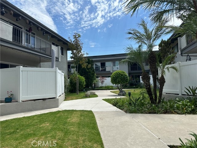 Foto principal - 1745 Maple Ave