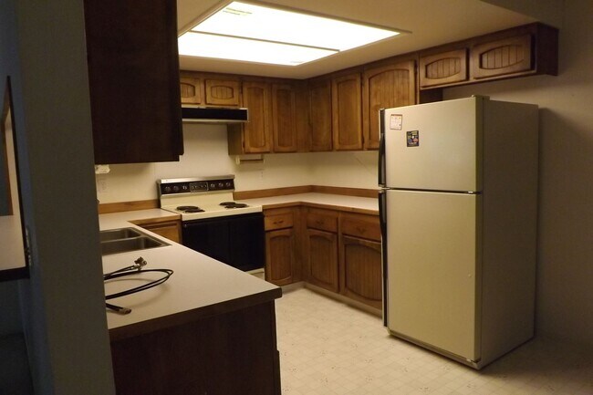 Building Photo - 3 Bedroom 2 bath