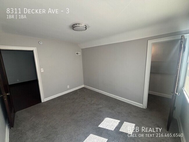 Foto del edificio - 8311 Decker Ave