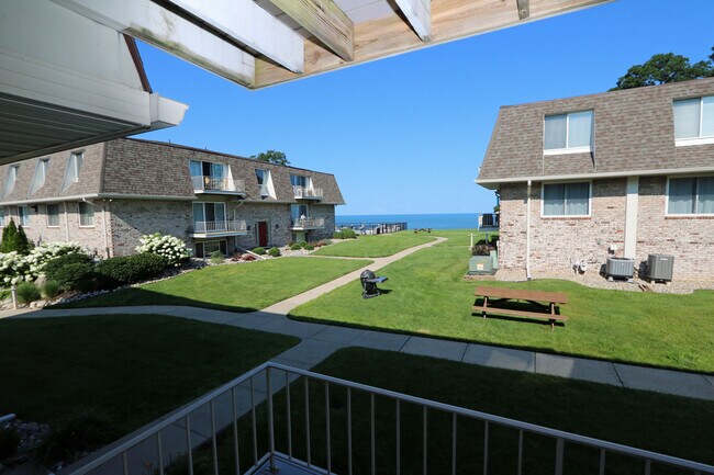 Foto del edificio - 3618 Lakeshore Dr