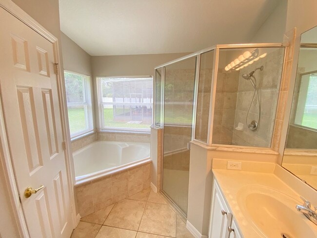 Foto del edificio - ? Freshly Updated Home Minutes from Disney...