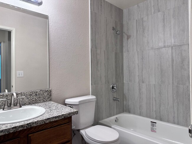 Foto del edificio - Beautifully Remodeled 4BR/2BA Single-Story Home for Rent!
