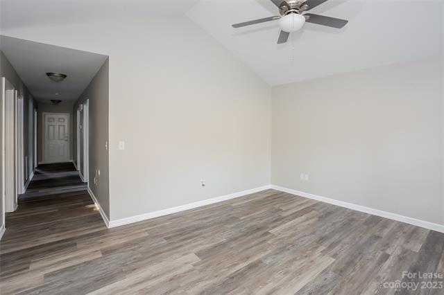 Foto del edificio - 1215 Bethpage Rd