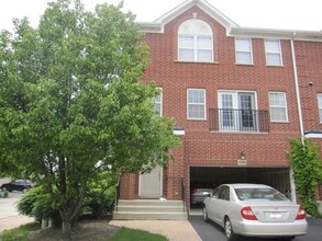 Building Photo - 2349 Croydon Pl