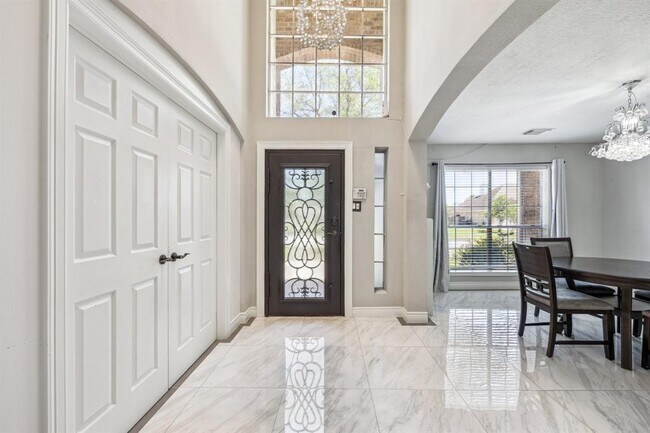 Foto del edificio - 6021 Whispering Lakes Dr