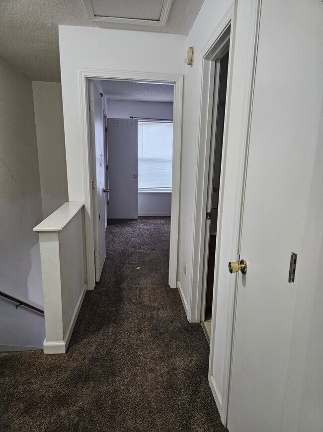 Foto del edificio - 2302 Raleigh Ct