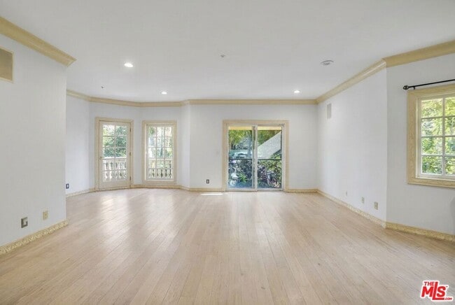 Building Photo - 2258 Gloaming Way