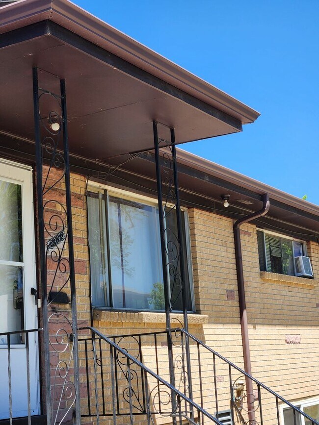 Foto del edificio - End unit 1 bed 1 bath in Sloans Lake
