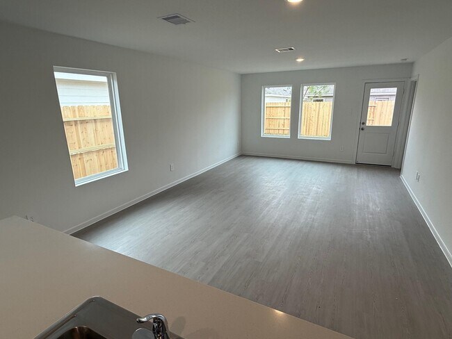 Foto del edificio - 16823 Old Wagon Wy