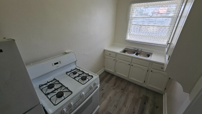 Photo - 815 S Lake St Apartment