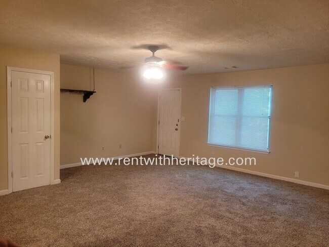 Foto del edificio - WOW!!!.....AWESOME BRICK TOWNHOME ( CORNER...
