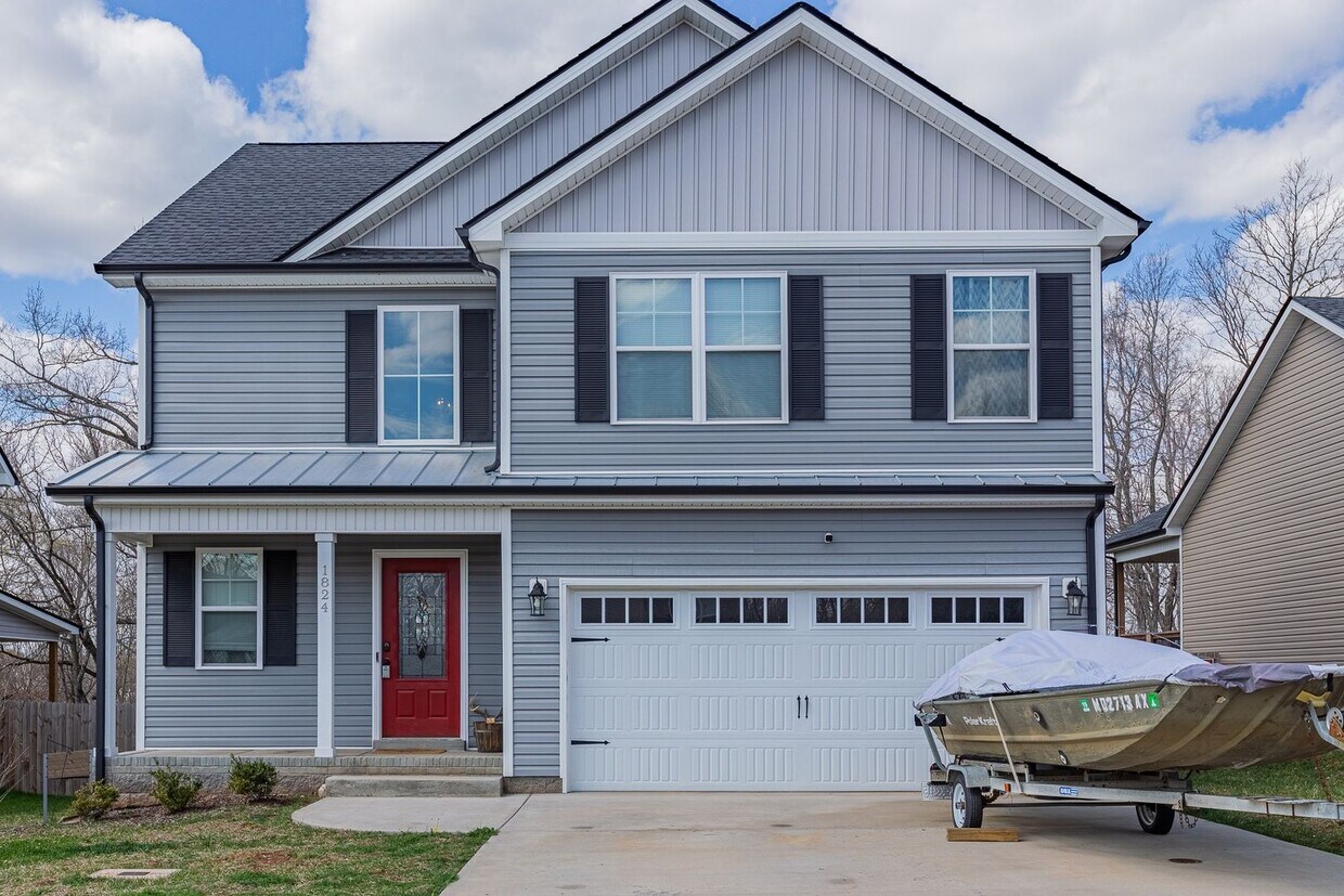 Foto principal - Pet Friendly Three Bedroom!