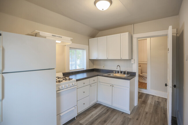 Building Photo - 212 7th St NW