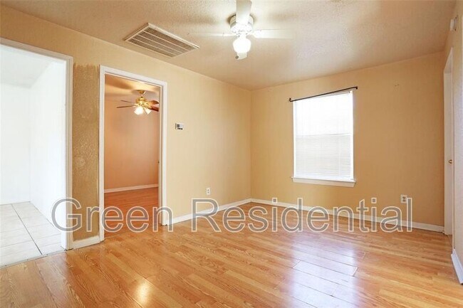 Foto del edificio - 700 N Shirley St
