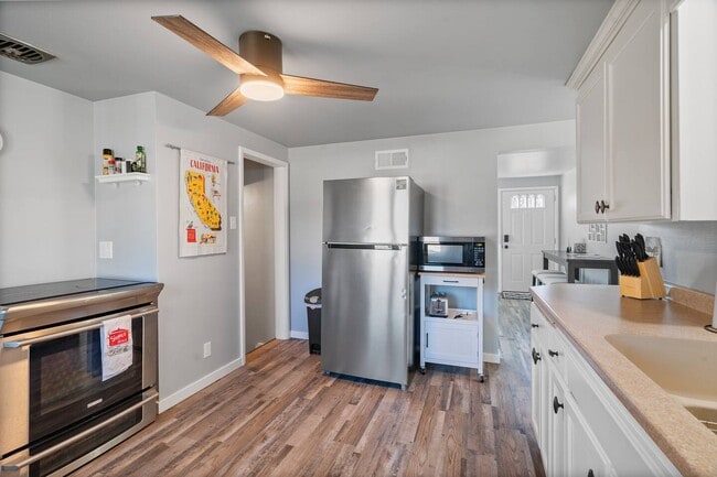 Building Photo - 1446 9th St