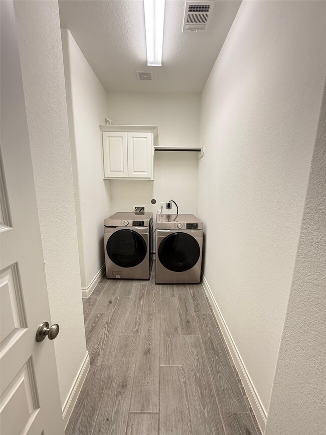 Building Photo - 19715 Hale Hollow Creek Dr