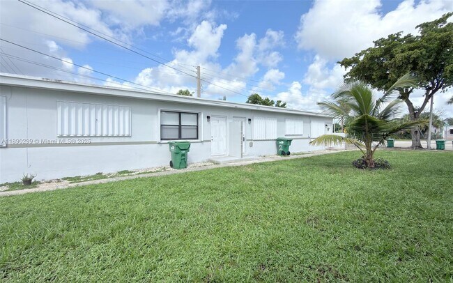 Foto del edificio - 1010 Opa-locka Blvd