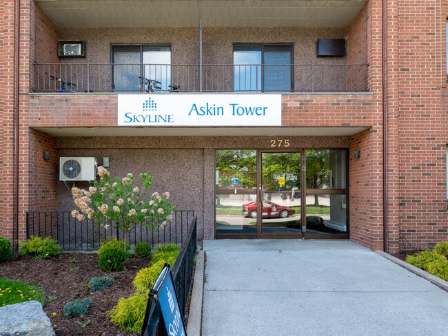 Photo du bâtiment - Askin Tower Apartments
