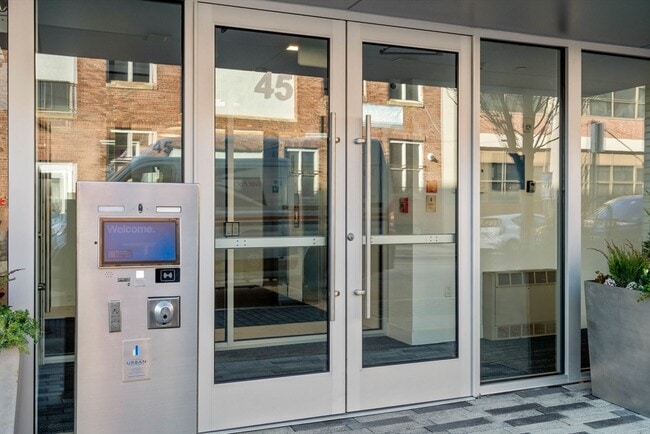 Foto del edificio - 45 W 3rd St