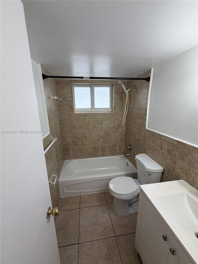 Building Photo - 1621 NW 16th Ave