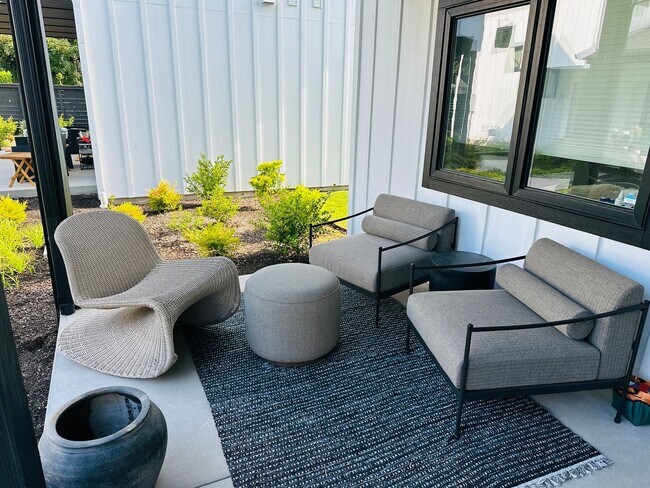 Foto del edificio - The Green at Felida Park Stunning Home