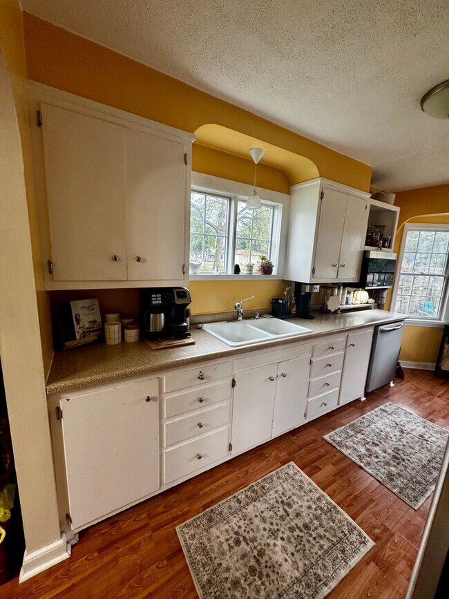 Foto del edificio - Adorable Home For Rent!