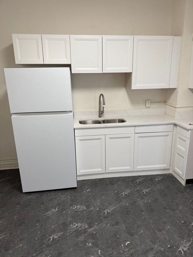 Photo - LARGE DOWNSTAIRS 1 Bedroom apartment