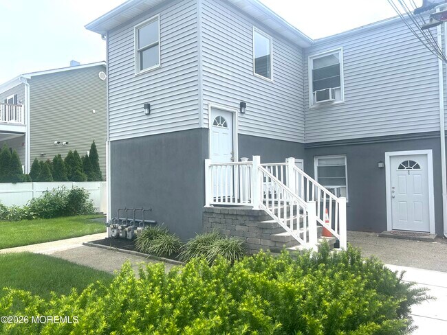 Foto del edificio - 819 1/2 16th Ave