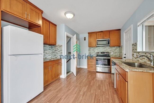 Building Photo - 4 BED & 2 BATH DUPLEX FOR RENT