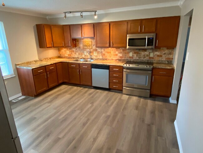 Foto del edificio - 4156 Elkhart Lake Rd