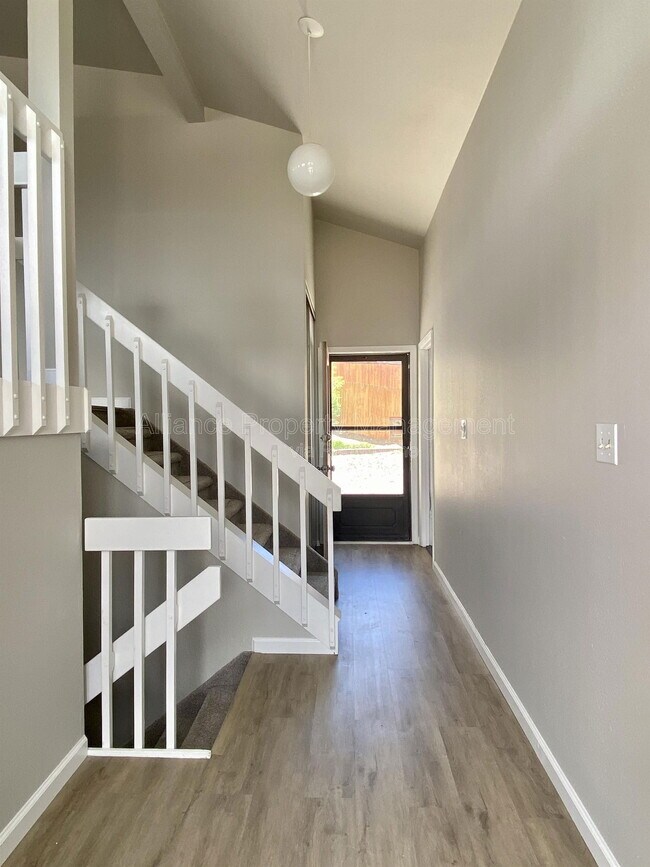 Building Photo - 5945 Breeze Ct