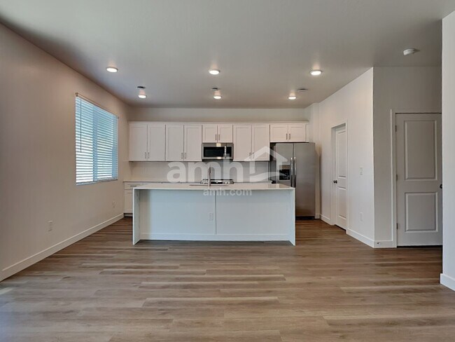 Foto del edificio - 9730 W Luxton Ln