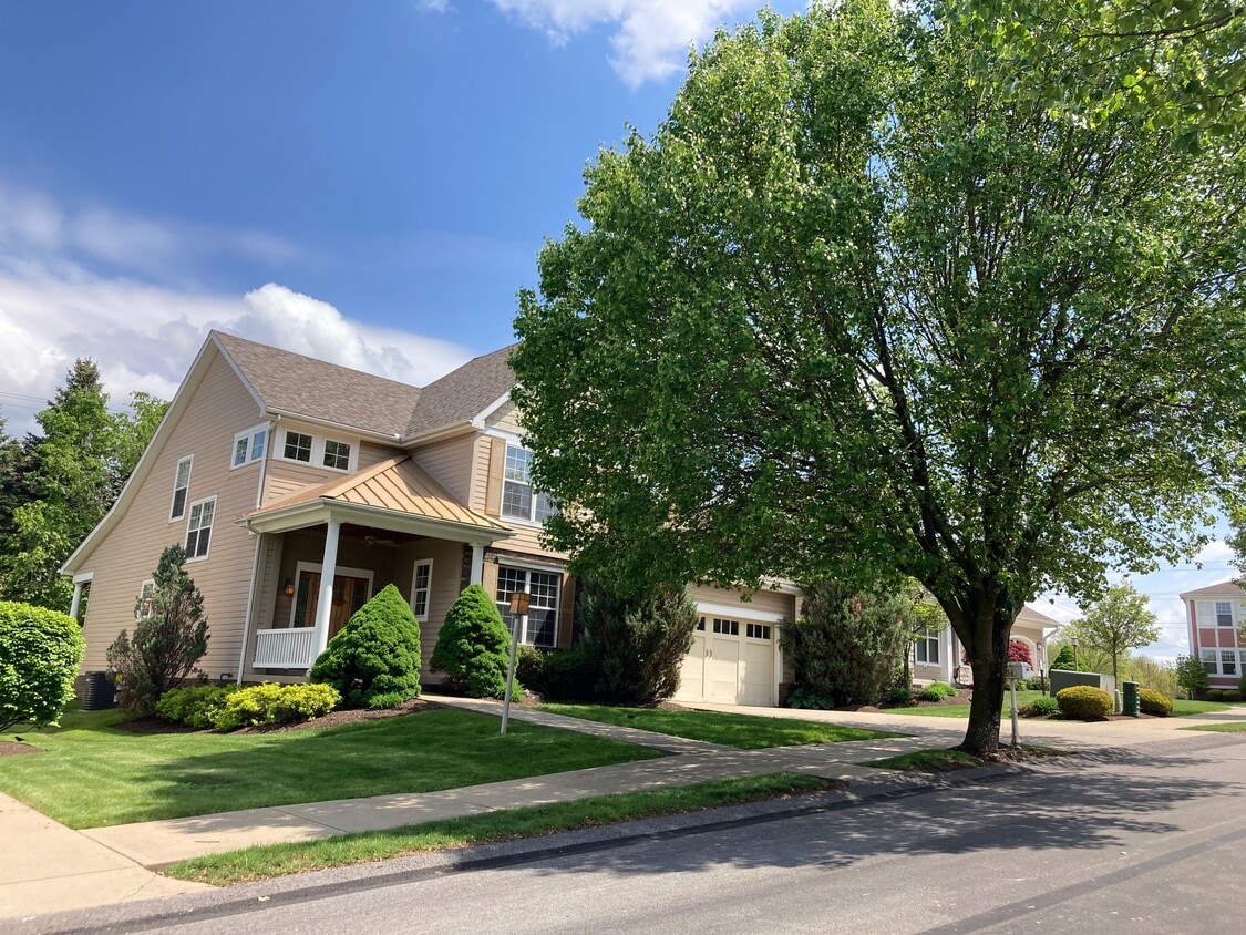 Primary Photo - 204 Berkeley Way